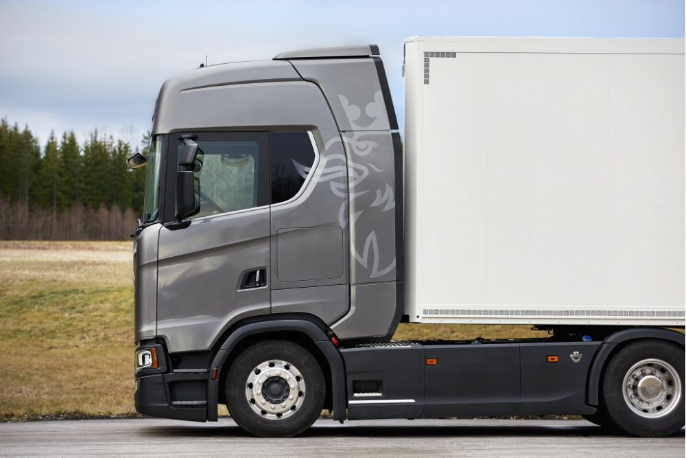 Nouvelle décoration camion Scania - Applicpub Signalétique