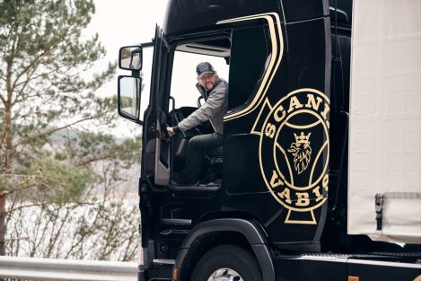Gullfarget Scania Vabis-dekor.