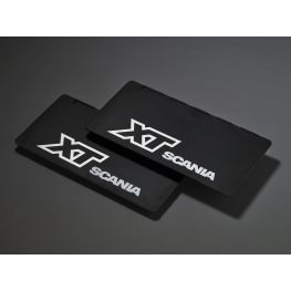 Takaroiskeläpät XT-logolla.