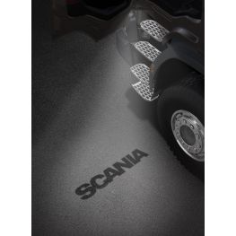 2493645&#x20;Scania&#x20;Einstiegsbeleuchtung&#x20;links&#x20;-&#x20;Scania&#x20;Schriftzug.